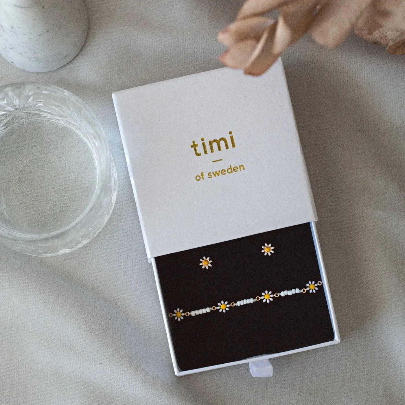 Daisy-sett med ørepynt og armbånd - Image 5
