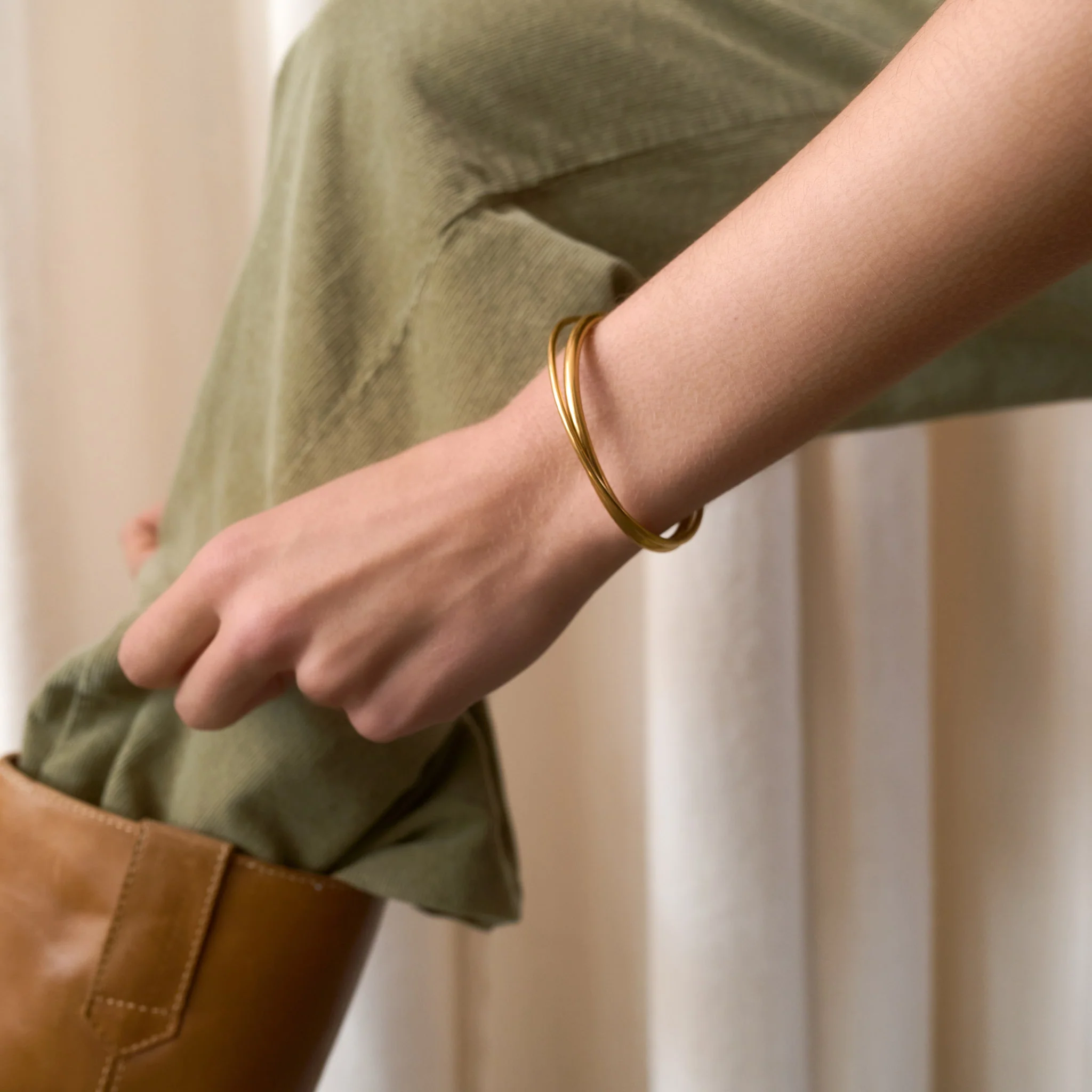 Elma - Lagdelt Bangle Armring Rustfritt Stål - Image 5