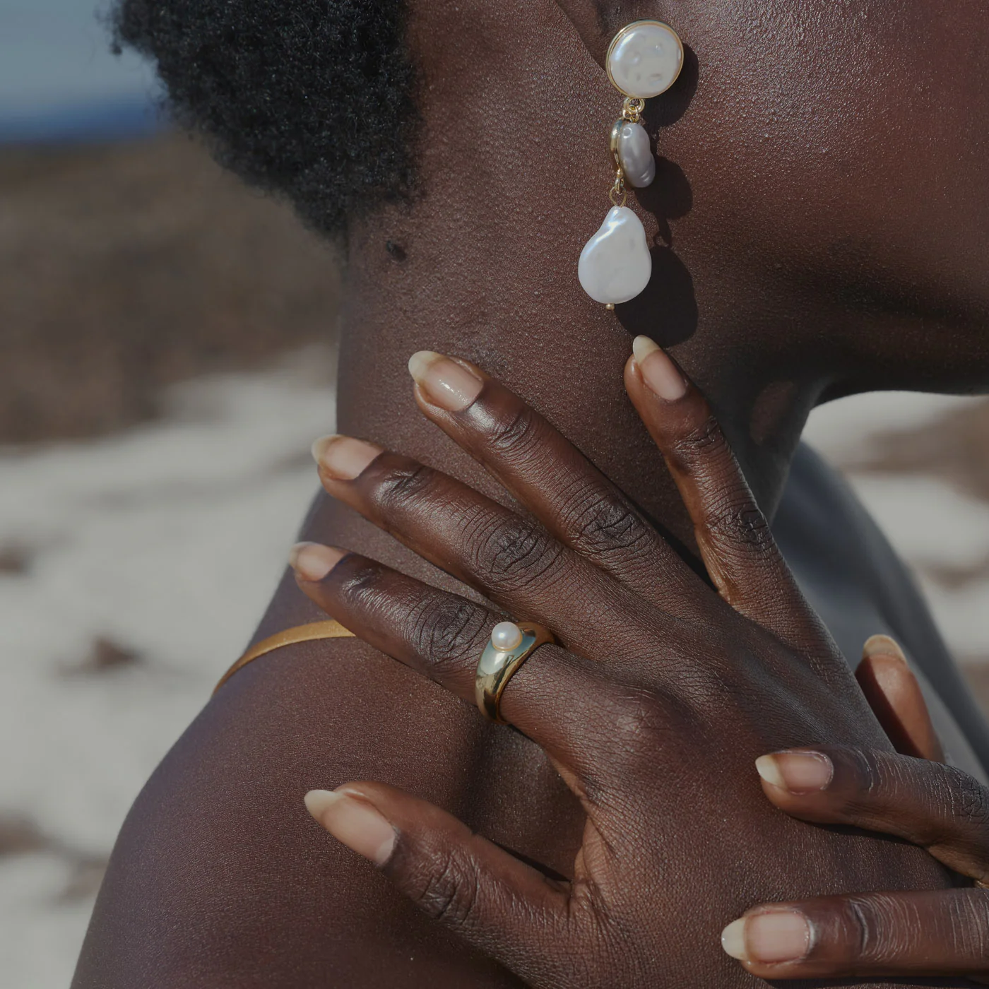 Essie - Chunky Pearl Ring - Image 4