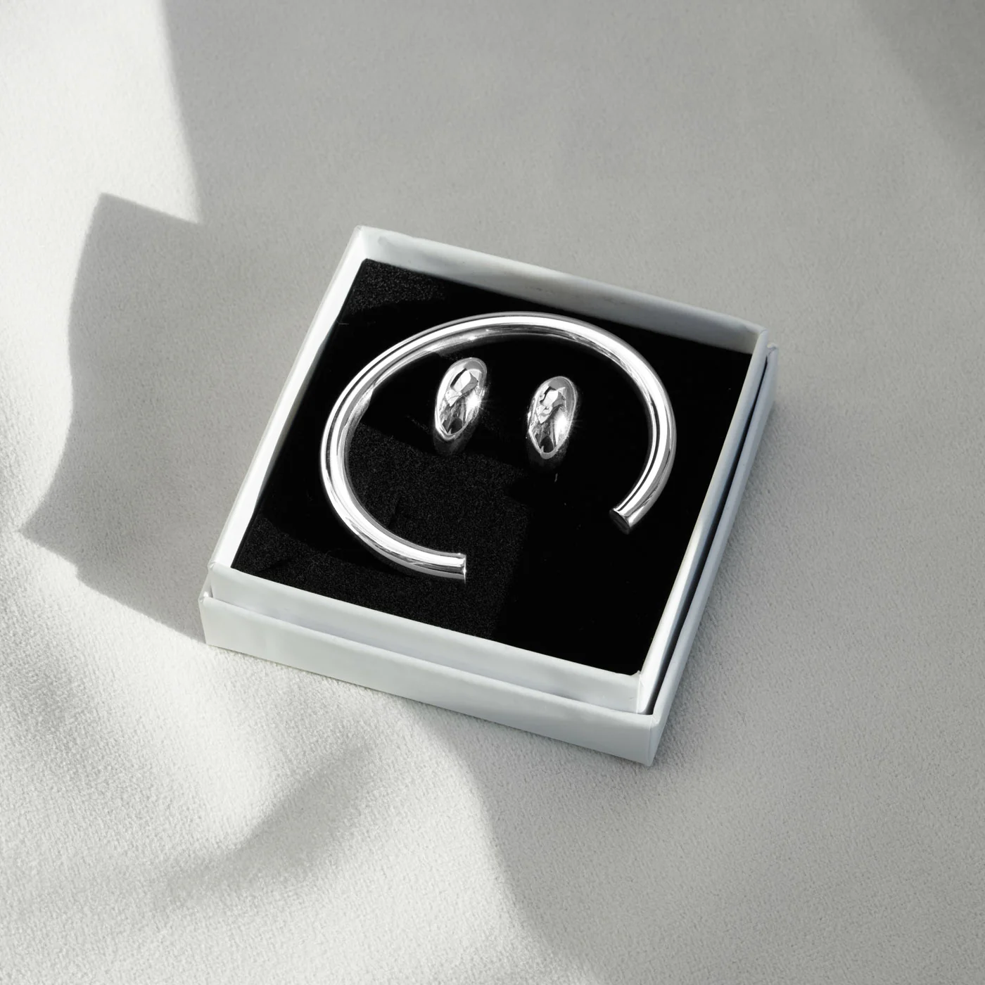 Hästvig gavesett øredobber og armbånd - Image 3