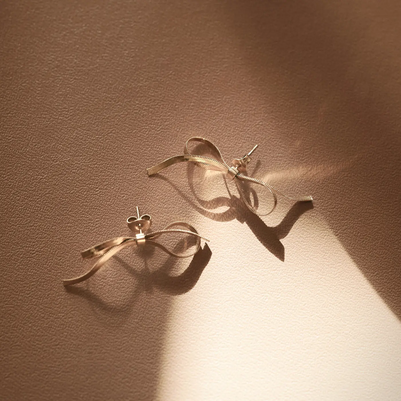 Juliette - Snake Chain Bow Stud øredobber rustfritt stål - Image 6