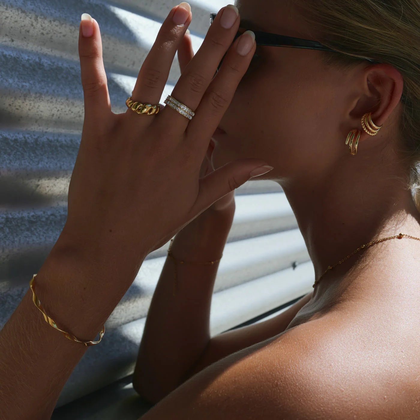 Juni - Bølgete Tvunnet Bangle Armbånd i Rustfritt Stål - Image 3