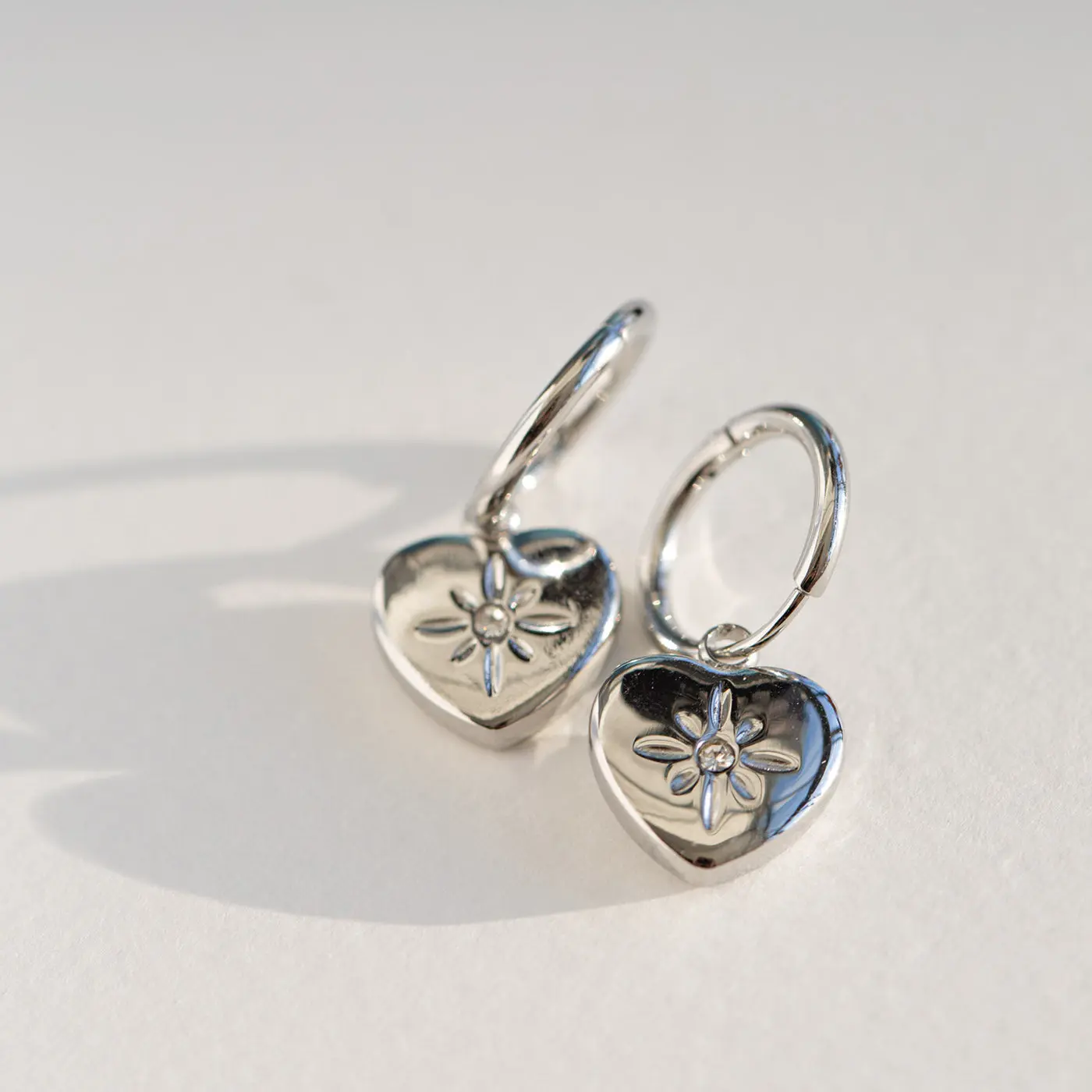Lola - Crystal Heart Hoop øredobber i rustfritt stål - Image 5