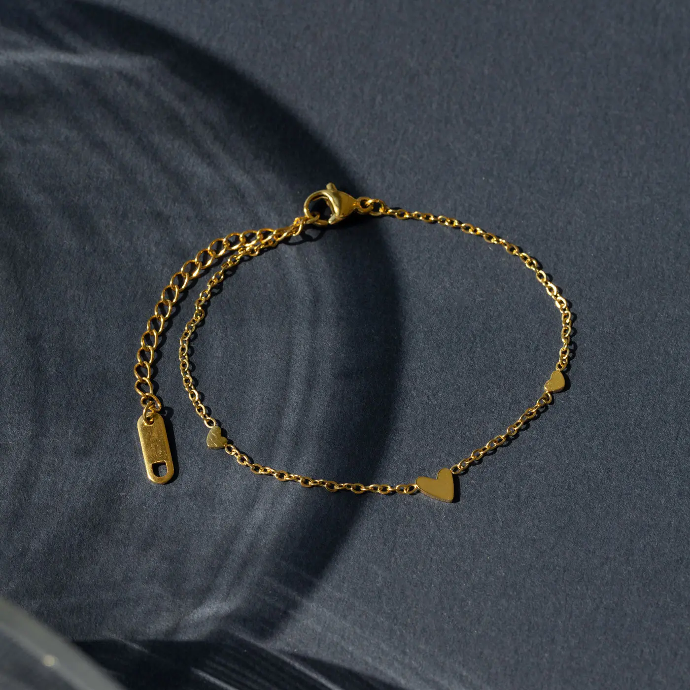 Sarah - 3 små hjerter armbånd i rustfritt stål - Image 3